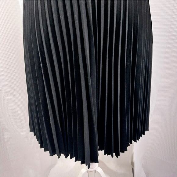 WORTHINGTON! LUXE BLACK PLEATED STRETCH KNIT SKIRT, WIDE WAISTBAND! SZ 6 - Picture 4 of 8